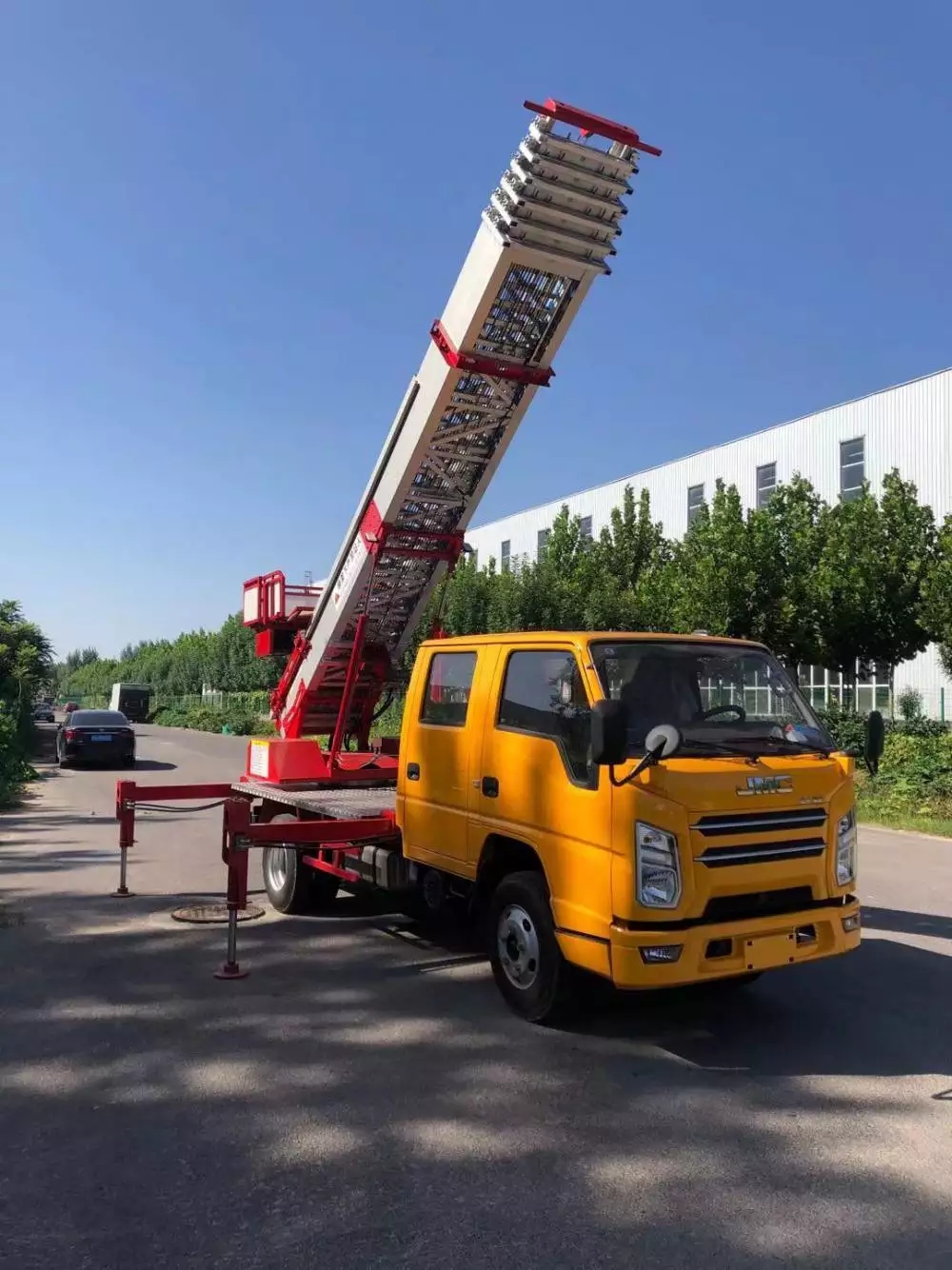 广汉附近的云梯车出租服务：轻松解决高空作业需求